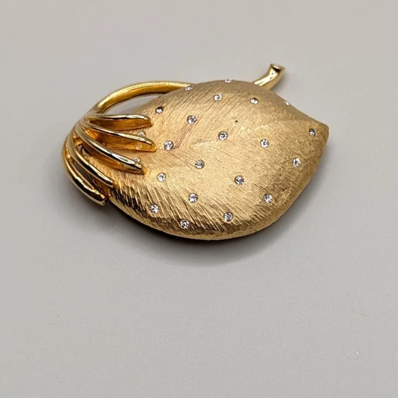 Vintage Florentine Finish Crystal Studded Strawberry Brooch - Picture 5 of 8